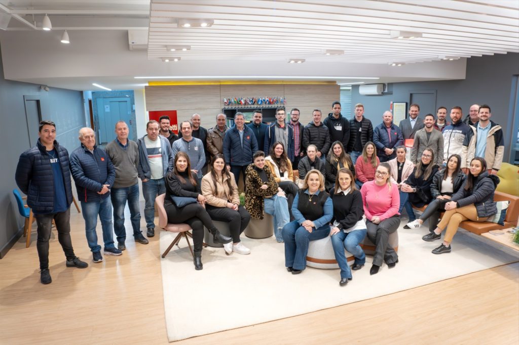 168 encontro tecnico cavaletti em Hello Mídia Participa Encontro Técnico da Cavaletti em Erechim: Especialização em Mobiliário Corporativo 168° Encontro Técnico da Cavaletti