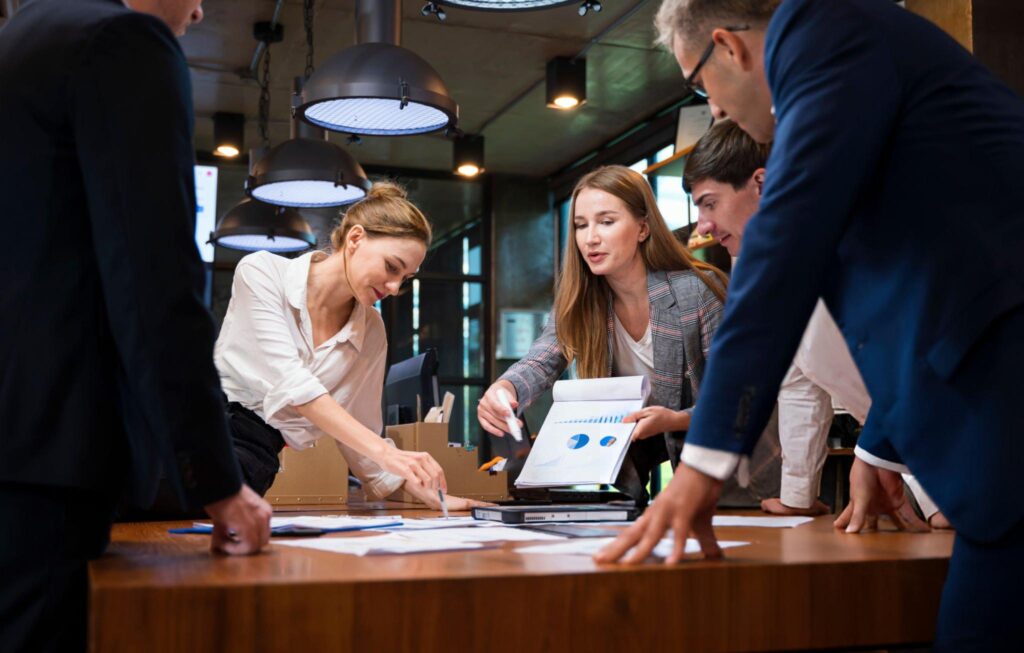 svg+xml;charset=utf em Marketing B2B Data On Target ICP Marketing B2B