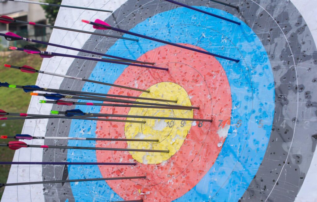 svg+xml;charset=utf em Hello Marketing B2B e SaaS Marketing B2B On Target